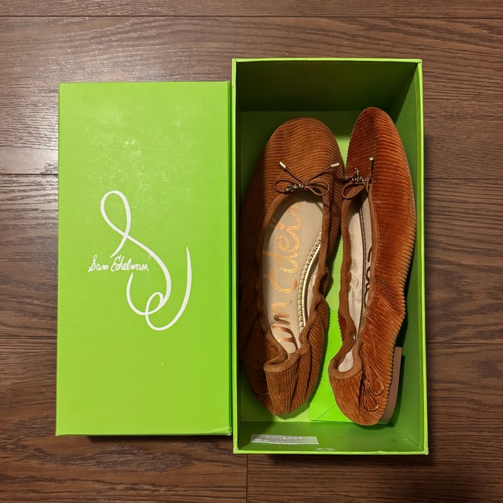 New Sam Edelman Felicia ballet flats in Mustard Yellow Corduroy